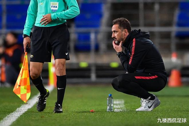 开云体育在线下载-中超本土教练vs外籍教练战术风格对比 