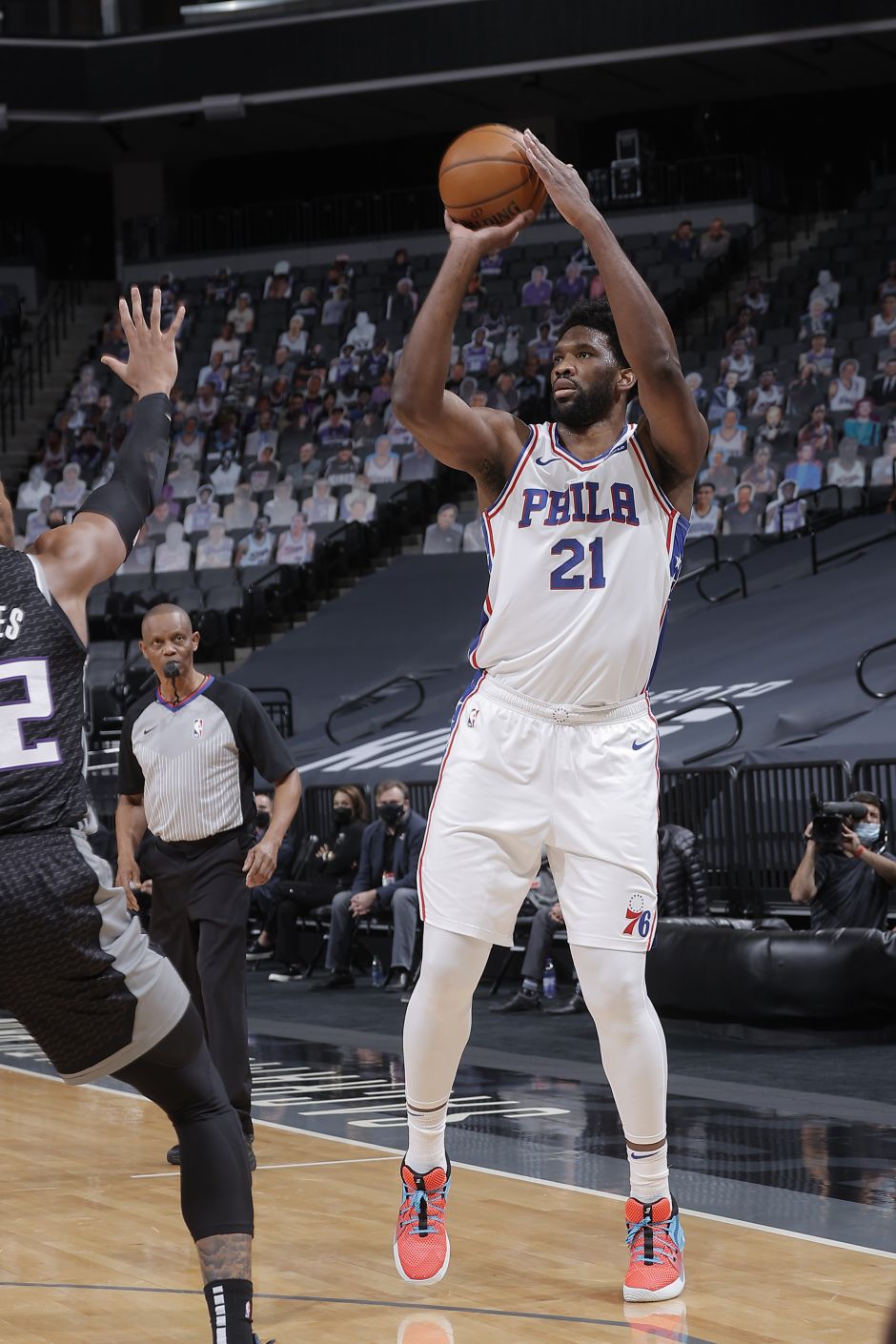 开云体育网址-恩比德终于突破次轮，76人东决在望 