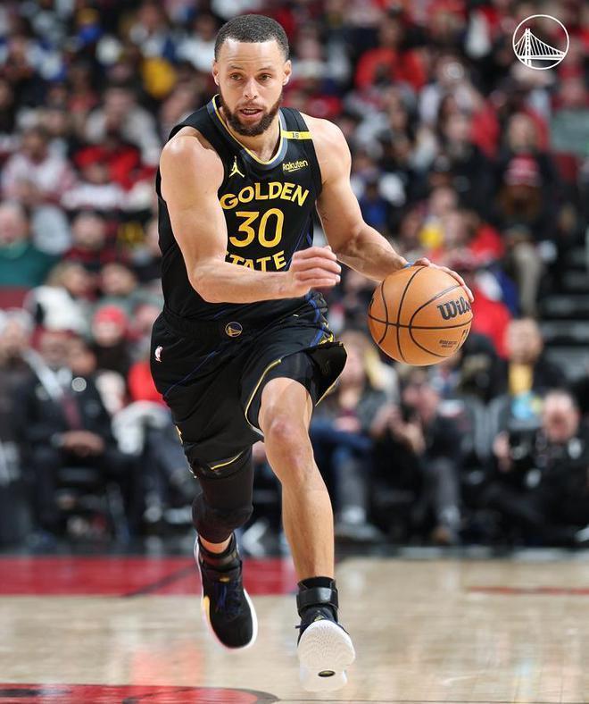 关于库里三分神迹再添一笔:单场11记的信息 关于库里三分神迹再添一笔:单场11记的信息