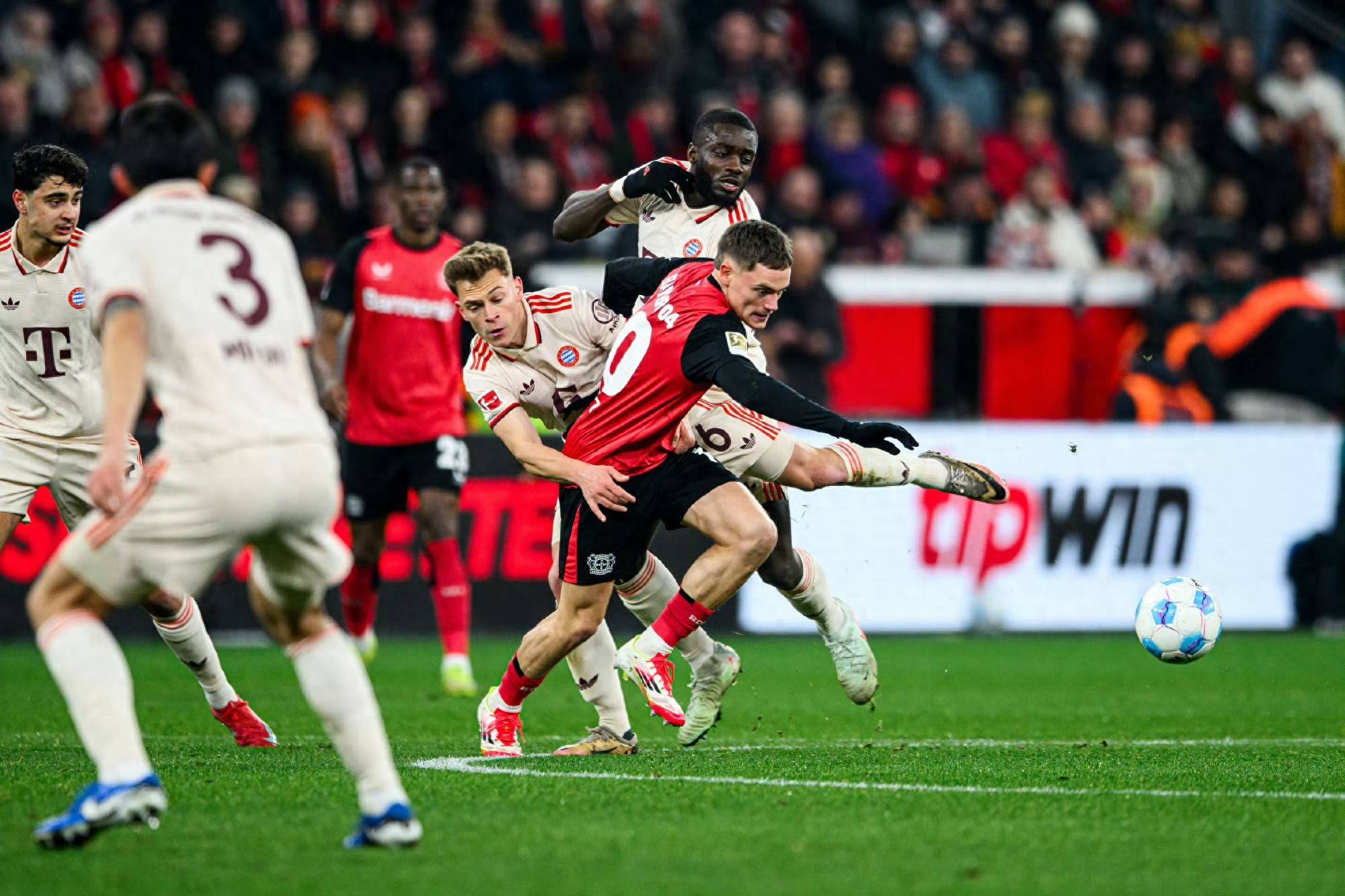 关于拜仁被逼平，德甲悬念再起！的信息