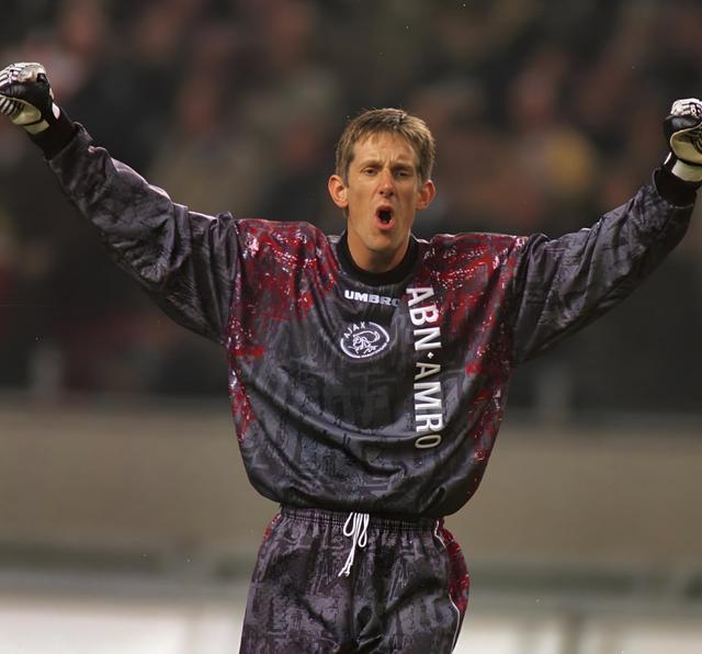 关于克鲁伊夫:全攻全守的足球哲人的信息 关于克鲁伊夫:全攻全守的足球哲人的信息