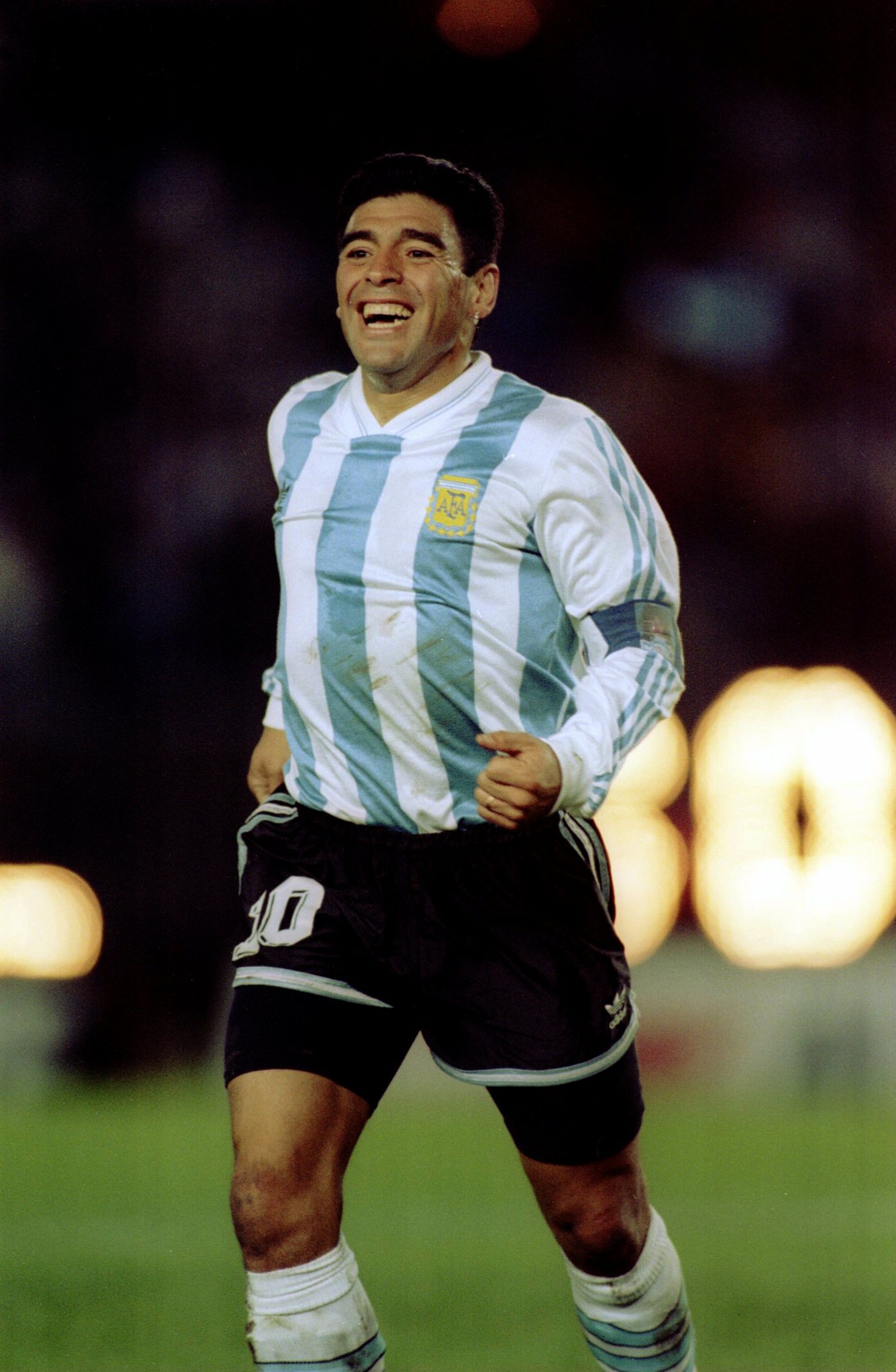 足球与宗教:马拉多纳在阿根廷的神化的简单介绍 足球与宗教:马拉多纳在阿根廷的神化的简单介绍