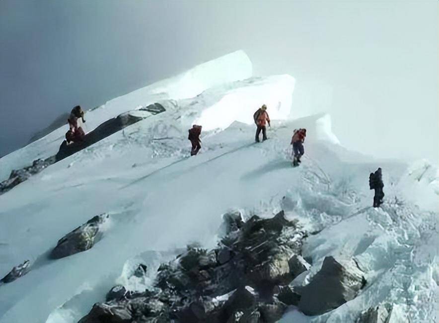 西藏登山队成功登顶K2,创造历史 西藏登山队成功登顶K2,创造历史