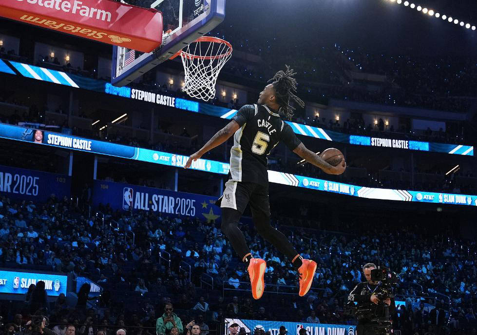 包含本周五大扣篮合集：飞天暴扣太炸了！的词条