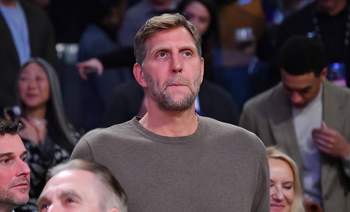 包含诺维茨基雕像揭幕,独行侠永久致敬传奇的词条 包含诺维茨基雕像揭幕,独行侠永久致敬传奇的词条