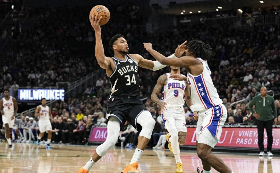 雄鹿换帅后首胜，字母哥31+12统治禁区 