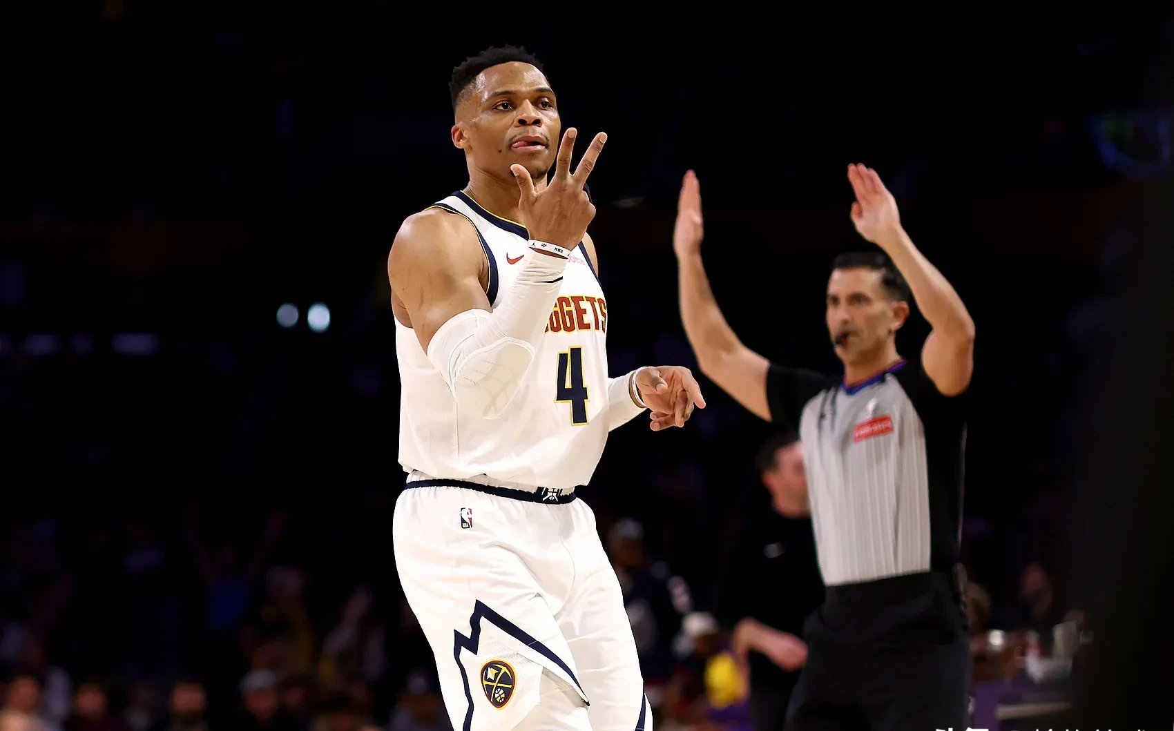 开云体育平台-关于威少替补出战效率飙升，快船新套路？的信息