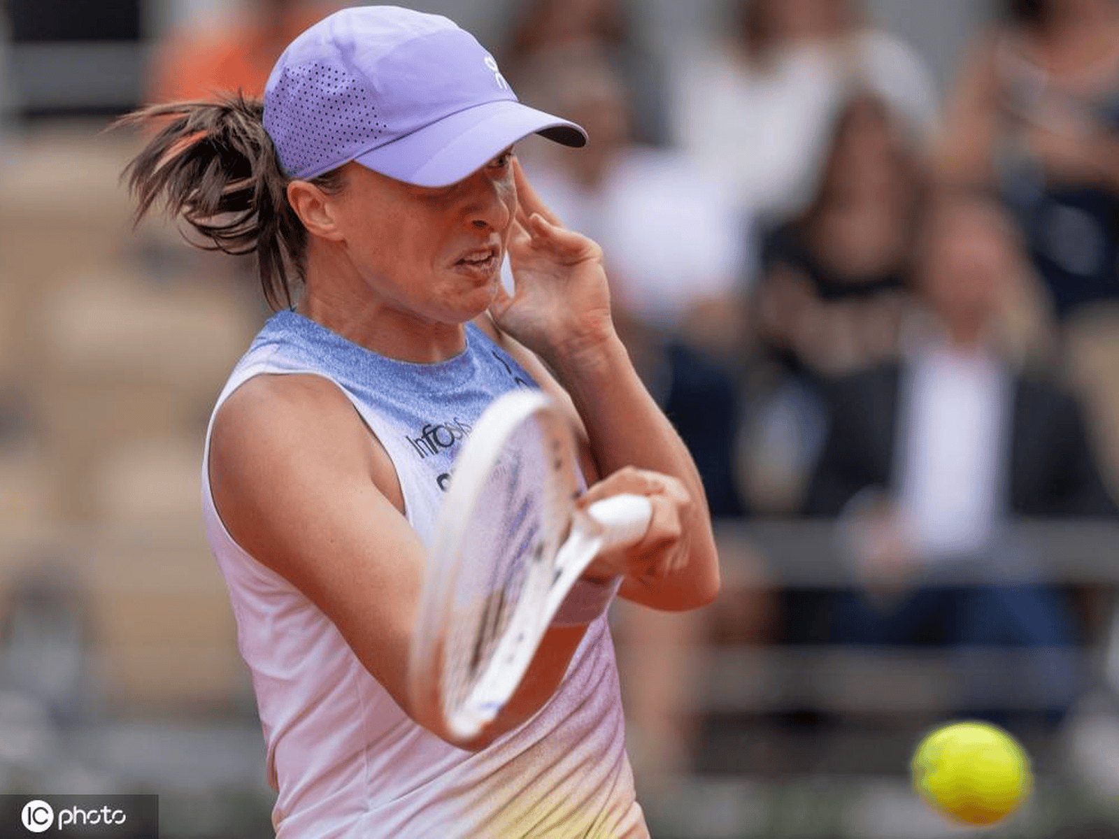 开云体育在线下载-斯瓦泰克横扫对手，女单世界第一稳如泰山的简单介绍