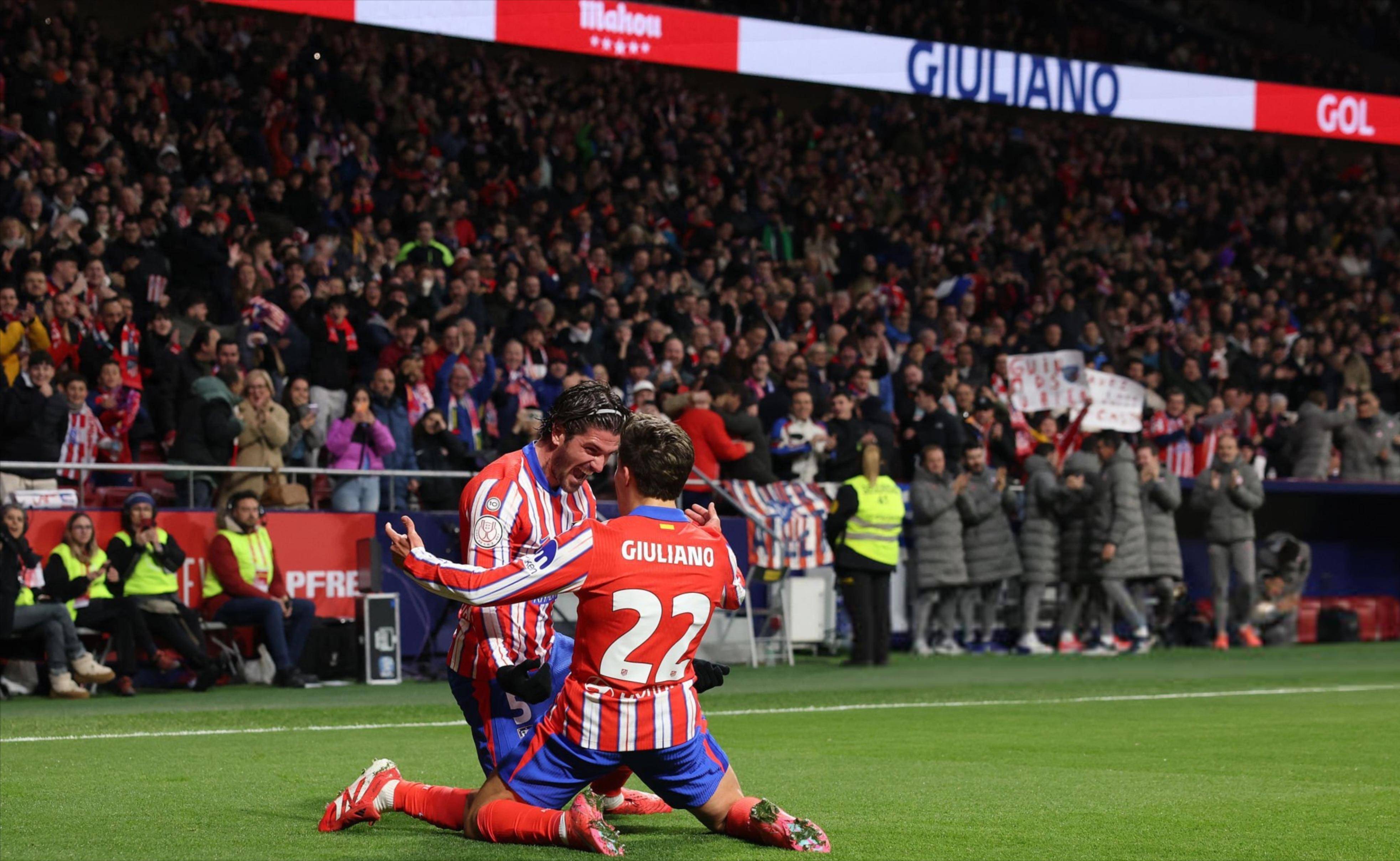 “西甲的球场魅力，观众共享足球的激情！” 