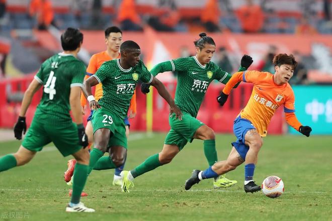 开云体育在线登入-足球薪资帽出台，豪门引援受限的简单介绍