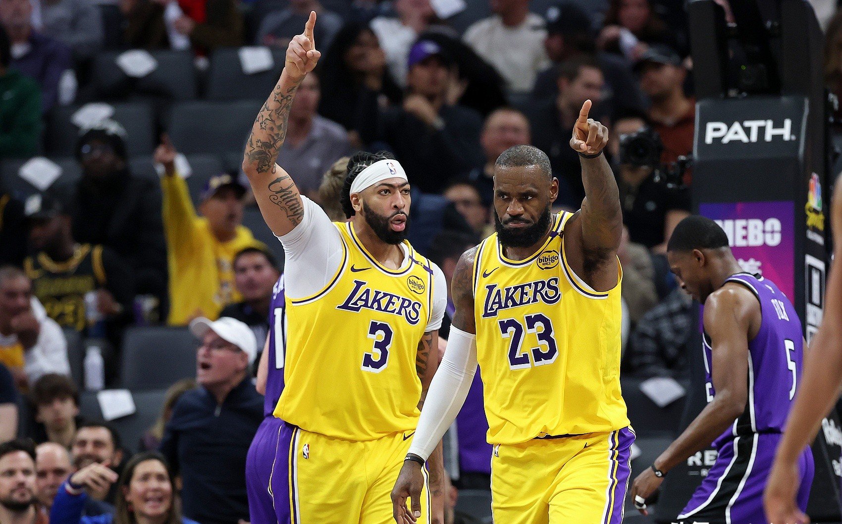 NBA最新战报：湖人险胜勇士的简单介绍